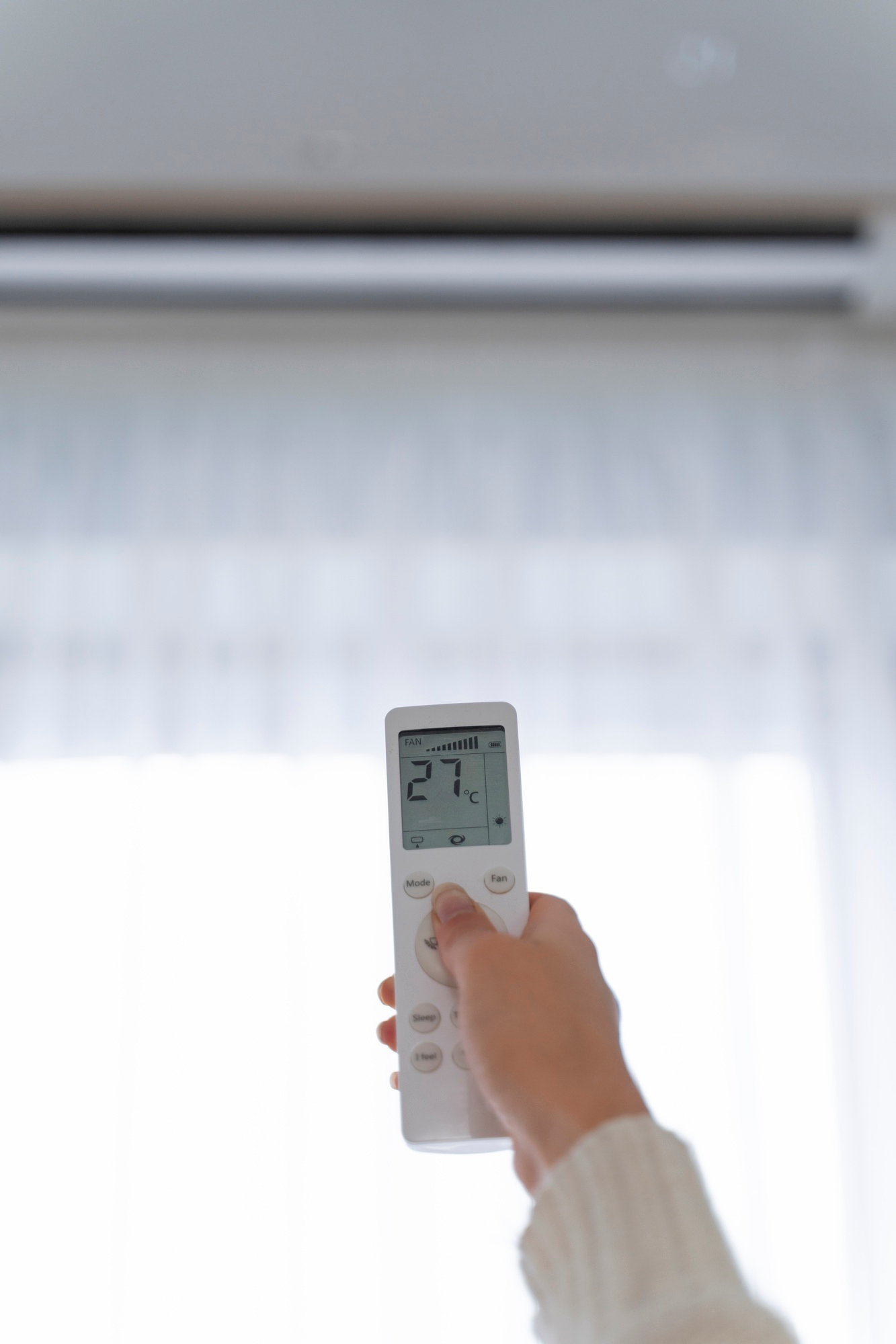 Réglage de climatiseur mural avec télécommande servat à Castanet-Tolosan pour un confort intérieur optimal